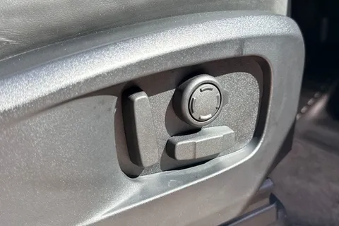 33 of 51 for Land Rover Defender 90 3.0 D250 MHEV X-Dynamic SE SUV 3dr Diesel Auto 4WD Euro 6 (s/s) (250 ps)