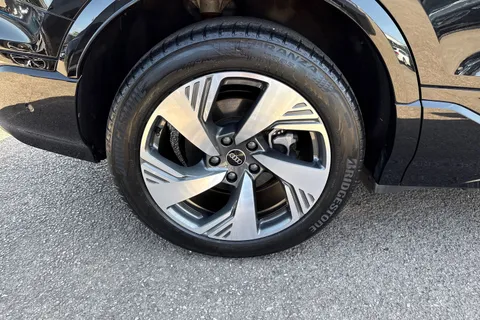 13 of 57 for Audi Q6 E-Tron Q6 SUV S line e-tron 185,00 kW