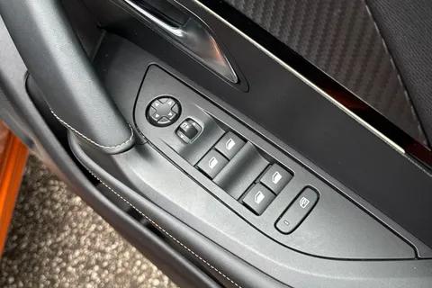 DC22HUZ PEUGEOT 2008 1.2 PureTech GT EAT Euro 6 (s/s) 5dr Thumbnail #21