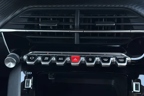 MT73FFA PEUGEOT 208 1.2 PureTech Allure Premium + Euro 6 (s/s) 5dr Thumbnail #33