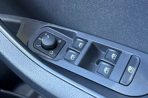 CK72YKN Škoda Karoq 1.5 TSI ACT SE L Euro 6 (s/s) 5dr Thumbnail #35