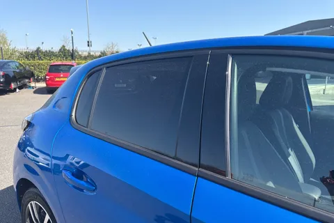 35 of 65 for PEUGEOT 208 1.2 PureTech Allure Euro 6 (s/s) 5dr