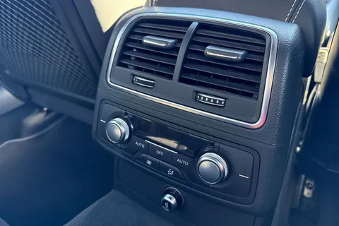 33 of 64 for Audi A6 Saloon 2.0 TDI S line S Tronic quattro Euro 6 (s/s) 4dr