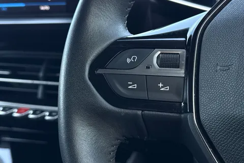 34 of 49 for PEUGEOT 208 1.2 PureTech Allure Premium + Euro 6 (s/s) 5dr
