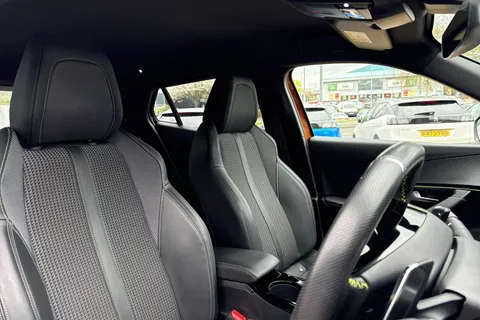 DC22HUZ PEUGEOT 2008 1.2 PureTech GT EAT Euro 6 (s/s) 5dr Thumbnail #24