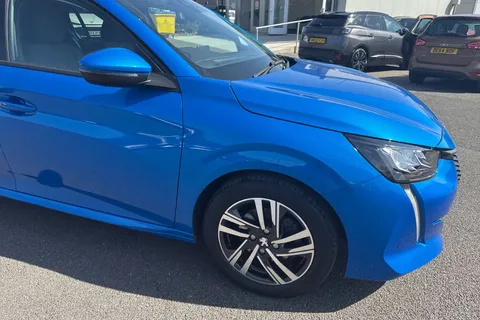 37 of 65 for PEUGEOT 208 1.2 PureTech Allure Euro 6 (s/s) 5dr