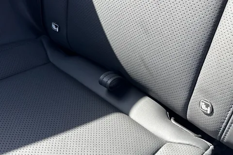 39 of 51 for Land Rover Defender 90 3.0 D250 MHEV X-Dynamic SE SUV 3dr Diesel Auto 4WD Euro 6 (s/s) (250 ps)