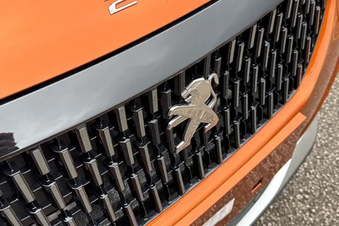 DC22HUZ PEUGEOT 2008 1.2 PureTech GT EAT Euro 6 (s/s) 5dr Thumbnail #26