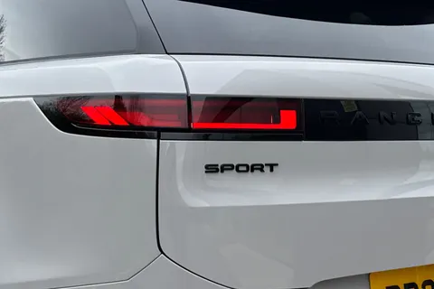 DP25CZE Land Rover Range Rover Sport 3.0 D300 Dynamic SE 5dr Thumbnail #21