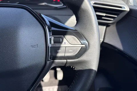 40 of 65 for PEUGEOT 208 1.2 PureTech Allure Euro 6 (s/s) 5dr