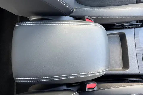 EO25RNA Ford Kuga 2.5 Duratec 14.4kWh Active CVT Euro 6 (s/s) 5dr Thumbnail #40