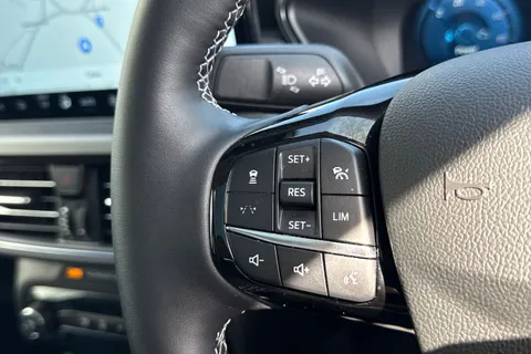 EO25RNA Ford Kuga 2.5 Duratec 14.4kWh Active CVT Euro 6 (s/s) 5dr Thumbnail #41