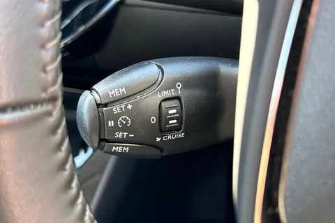 42 of 53 for PEUGEOT e-208 50kWh Allure Premium Auto 5dr