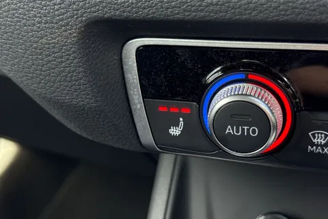 PN72LHA Audi Q3 Sport 35 TDI  150 PS S tronic Thumbnail #45