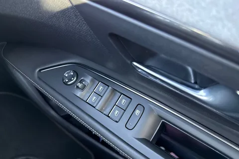 AE71ZZP PEUGEOT 5008 1.2 PureTech GT Premium EAT Euro 6 (s/s) 5dr Thumbnail #46