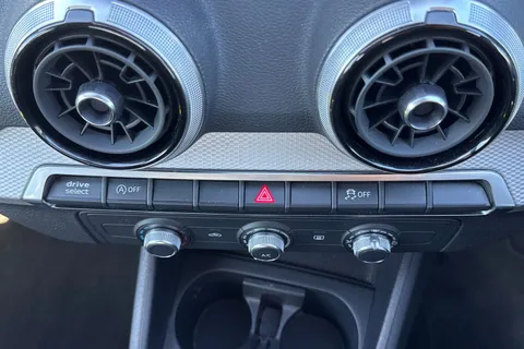 PJ24NJF Audi Q2 Sport 30 TFSI  116 PS 6-speed Thumbnail #46