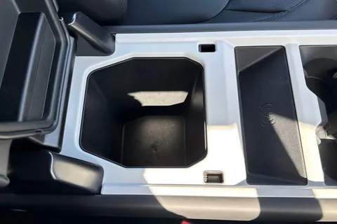 48 of 51 for Land Rover Defender 90 3.0 D250 MHEV X-Dynamic SE SUV 3dr Diesel Auto 4WD Euro 6 (s/s) (250 ps)