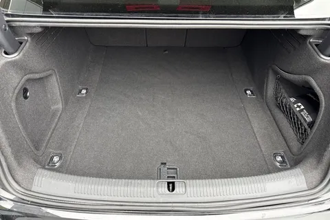 PV19KBE Audi A4 2.0 TFSI 35 Black Edition S Tronic Euro 6 (s/s) 4dr Thumbnail #8