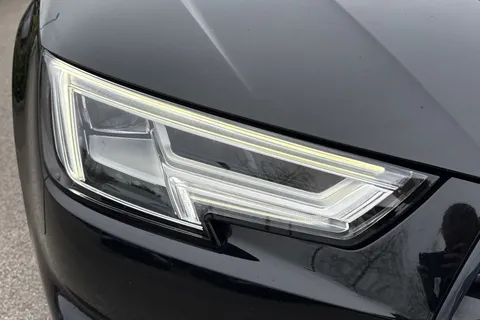 PV19KBE Audi A4 2.0 TFSI 35 Black Edition S Tronic Euro 6 (s/s) 4dr Thumbnail #10