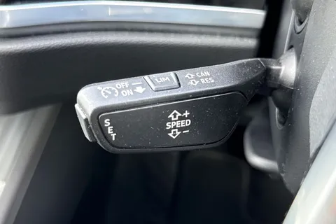 PN72LHA Audi Q3 Sport 35 TDI  150 PS S tronic Thumbnail #52