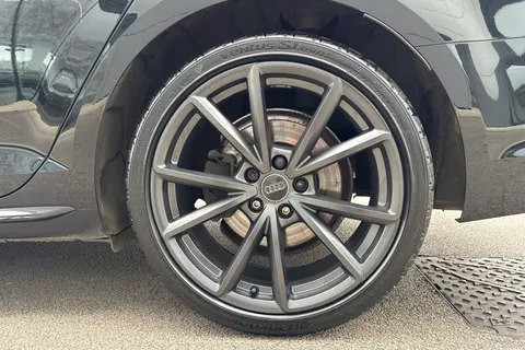 PV19KBE Audi A4 2.0 TFSI 35 Black Edition S Tronic Euro 6 (s/s) 4dr Thumbnail #13