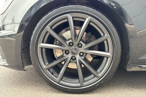 PV19KBE Audi A4 2.0 TFSI 35 Black Edition S Tronic Euro 6 (s/s) 4dr Thumbnail #14