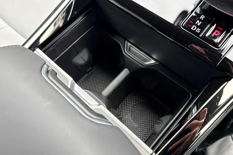 DP25CZE Land Rover Range Rover Sport 3.0 D300 Dynamic SE 5dr Thumbnail #36