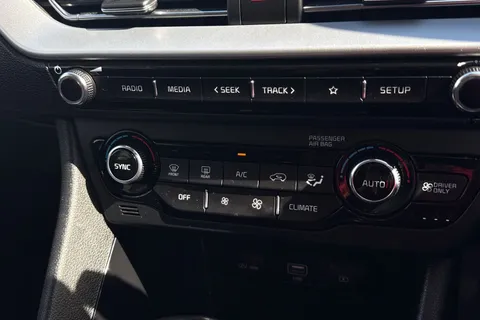 SK21GBO Kia Niro 1.6 GDi 8.9kWh 2 DCT Euro 6 (s/s) 5dr Thumbnail #54