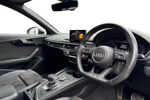 PV19KBE Audi A4 2.0 TFSI 35 Black Edition S Tronic Euro 6 (s/s) 4dr Thumbnail #15