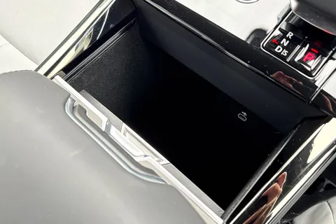 DP25CZE Land Rover Range Rover Sport 3.0 D300 Dynamic SE 5dr Thumbnail #37