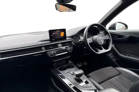 PV19KBE Audi A4 2.0 TFSI 35 Black Edition S Tronic Euro 6 (s/s) 4dr Thumbnail #16