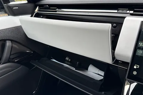 DP25CZE Land Rover Range Rover Sport 3.0 D300 Dynamic SE 5dr Thumbnail #38