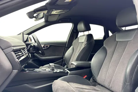 PV19KBE Audi A4 2.0 TFSI 35 Black Edition S Tronic Euro 6 (s/s) 4dr Thumbnail #17