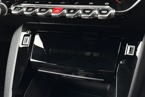 DC22HUZ PEUGEOT 2008 1.2 PureTech GT EAT Euro 6 (s/s) 5dr Thumbnail #48