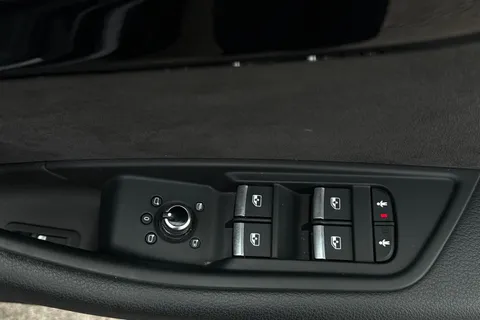 PV19KBE Audi A4 2.0 TFSI 35 Black Edition S Tronic Euro 6 (s/s) 4dr Thumbnail #22