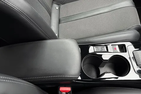 DC22HUZ PEUGEOT 2008 1.2 PureTech GT EAT Euro 6 (s/s) 5dr Thumbnail #52