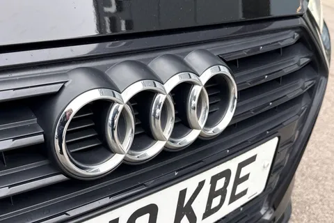 PV19KBE Audi A4 2.0 TFSI 35 Black Edition S Tronic Euro 6 (s/s) 4dr Thumbnail #26