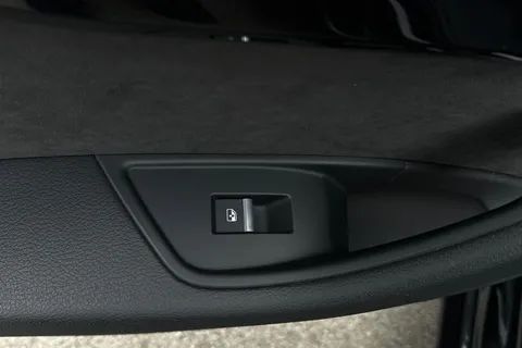 PV19KBE Audi A4 2.0 TFSI 35 Black Edition S Tronic Euro 6 (s/s) 4dr Thumbnail #30