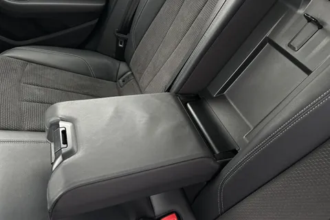 PV19KBE Audi A4 2.0 TFSI 35 Black Edition S Tronic Euro 6 (s/s) 4dr Thumbnail #32