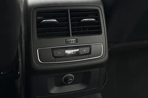 PV19KBE Audi A4 2.0 TFSI 35 Black Edition S Tronic Euro 6 (s/s) 4dr Thumbnail #33