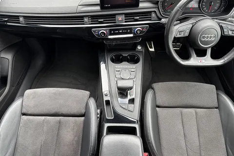 PV19KBE Audi A4 2.0 TFSI 35 Black Edition S Tronic Euro 6 (s/s) 4dr Thumbnail #35