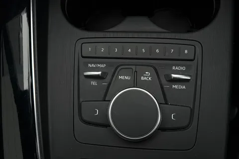 PV19KBE Audi A4 2.0 TFSI 35 Black Edition S Tronic Euro 6 (s/s) 4dr Thumbnail #36