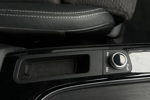 PV19KBE Audi A4 2.0 TFSI 35 Black Edition S Tronic Euro 6 (s/s) 4dr Thumbnail #37