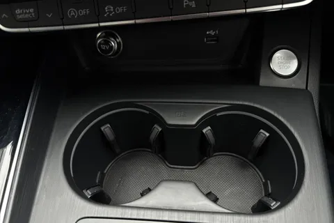 PV19KBE Audi A4 2.0 TFSI 35 Black Edition S Tronic Euro 6 (s/s) 4dr Thumbnail #39