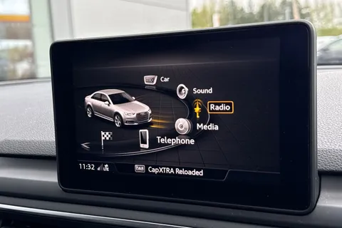 PV19KBE Audi A4 2.0 TFSI 35 Black Edition S Tronic Euro 6 (s/s) 4dr Thumbnail #41