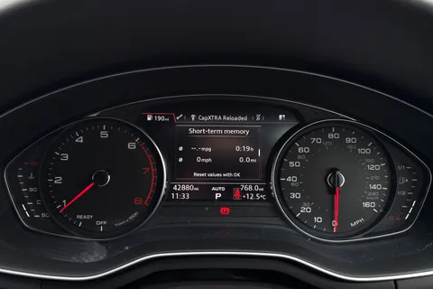 PV19KBE Audi A4 2.0 TFSI 35 Black Edition S Tronic Euro 6 (s/s) 4dr Thumbnail #43