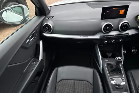 20 of 66 for Audi Q2 S line 35 TFSI 150 PS 6-speed