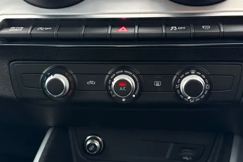 22 of 66 for Audi Q2 S line 35 TFSI 150 PS 6-speed