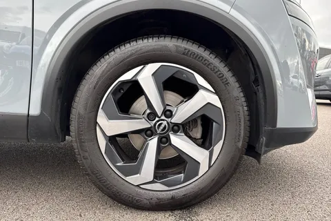 MJ23JXB Nissan Qashqai 1.3 DIG-T MHEV N-Connecta XTRON Euro 6 (s/s) 5dr Thumbnail #11