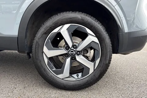 MJ23JXB Nissan Qashqai 1.3 DIG-T MHEV N-Connecta XTRON Euro 6 (s/s) 5dr Thumbnail #14